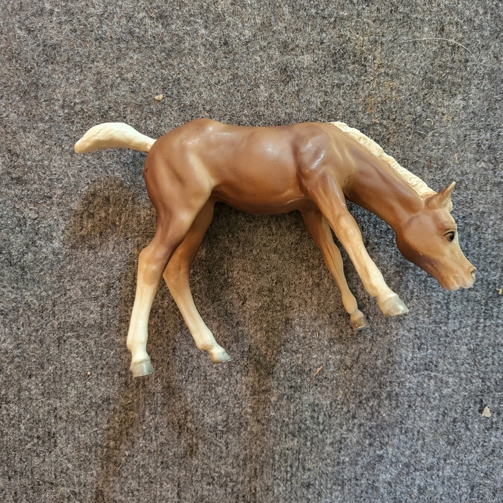 Breyers Grazing Foal Horse Figurine
